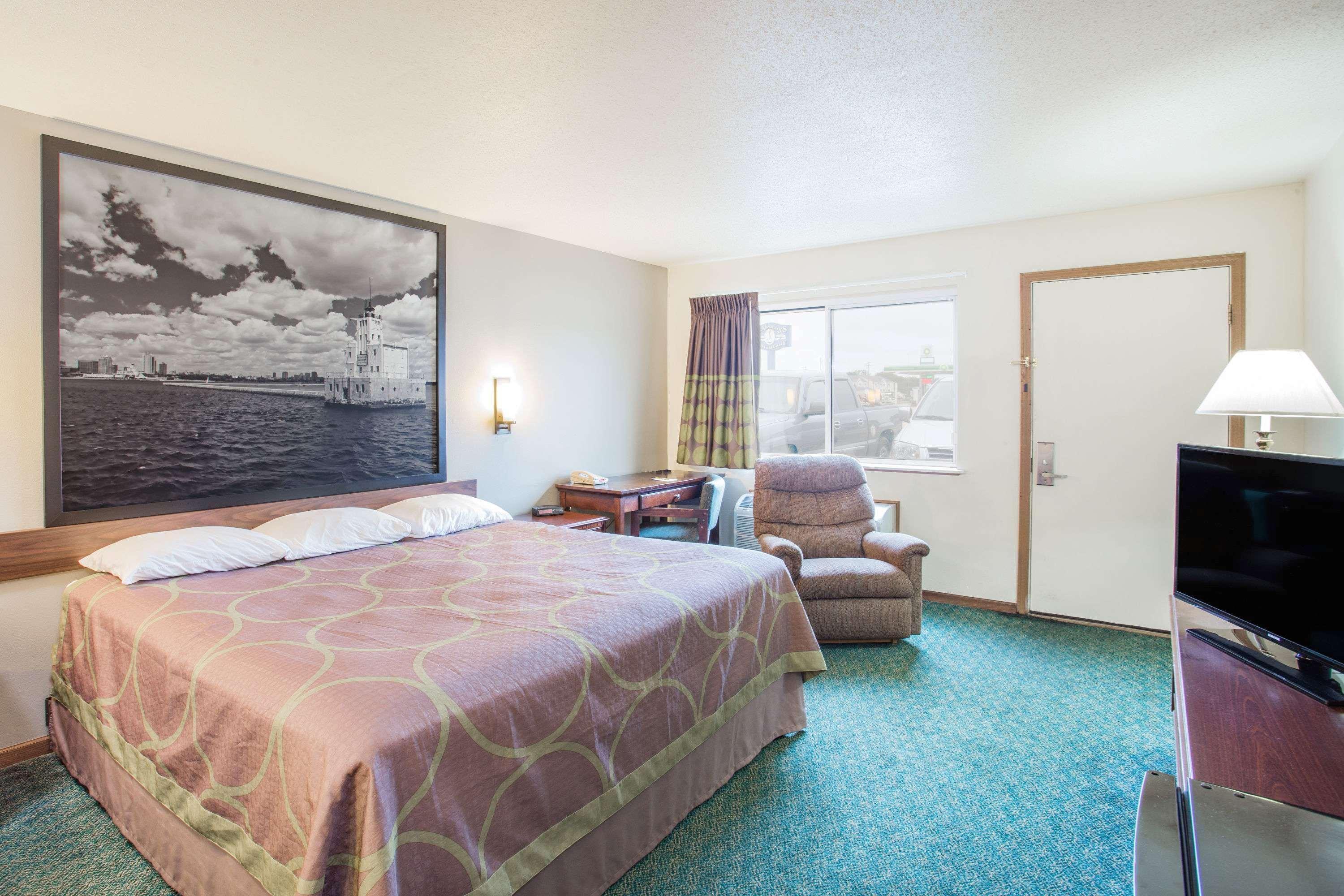 Super 8 By Wyndham Prairie Du Chien Hotel Exterior photo